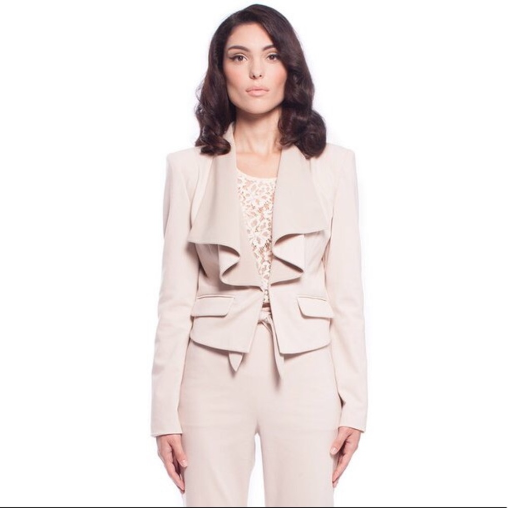 🇨🇦 Ponte Two Tone Blazer Size 4